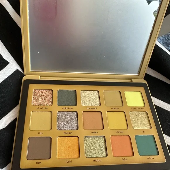 Natasha Denona Yucca Eyeshadow Palette - Picture 3 of 8
